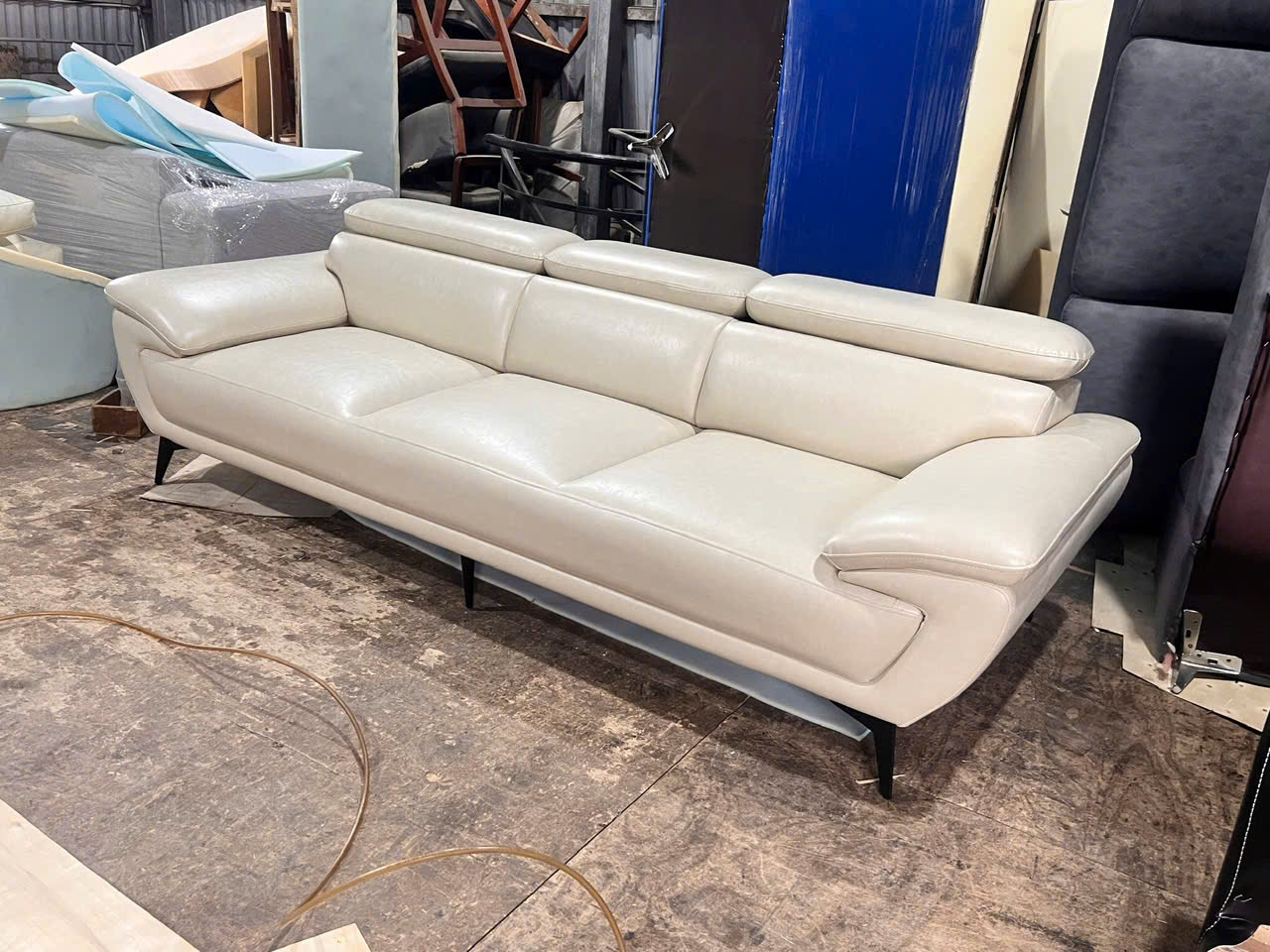 ghế sofa da tại xưởng